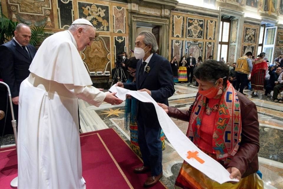 El Papa Francisco pidió perdón a los indígenas canadienses que sufrieron abusos en internados administrados por la Iglesia Católica.