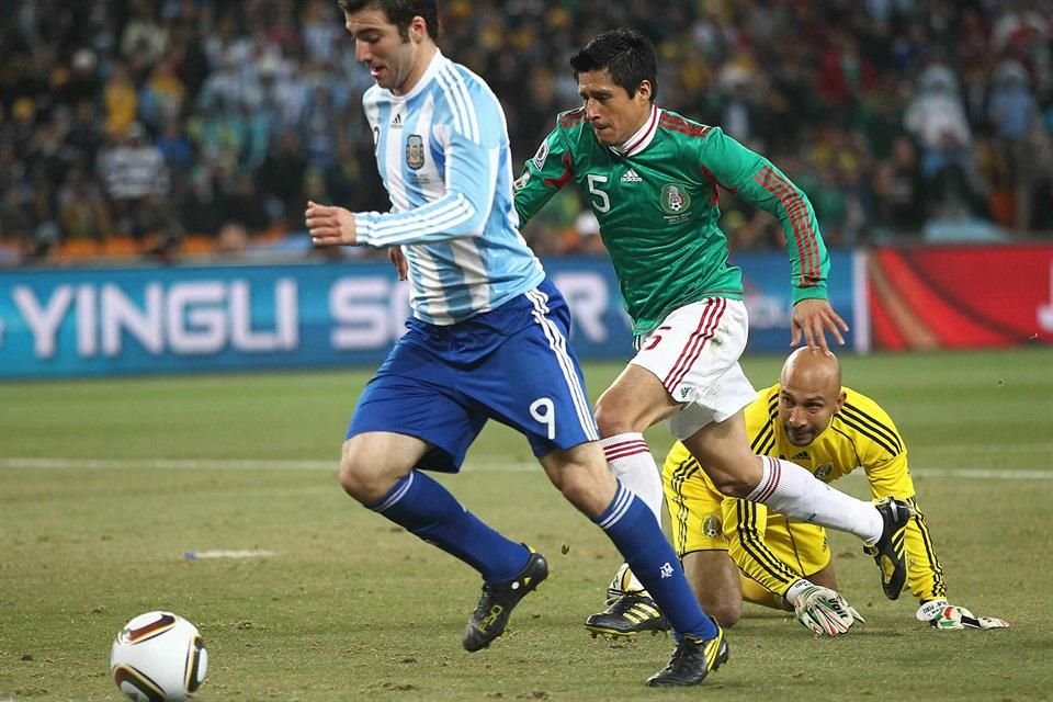 Tres enfrentamientos y tres derrotas para el Tri ante Argentina en Mundiales.