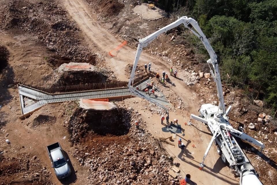 AMLO amagó con expropiar terrenos para Tren Maya luego de acusar que empresarios buscan chantajear al querer venderlos a precios elevados.