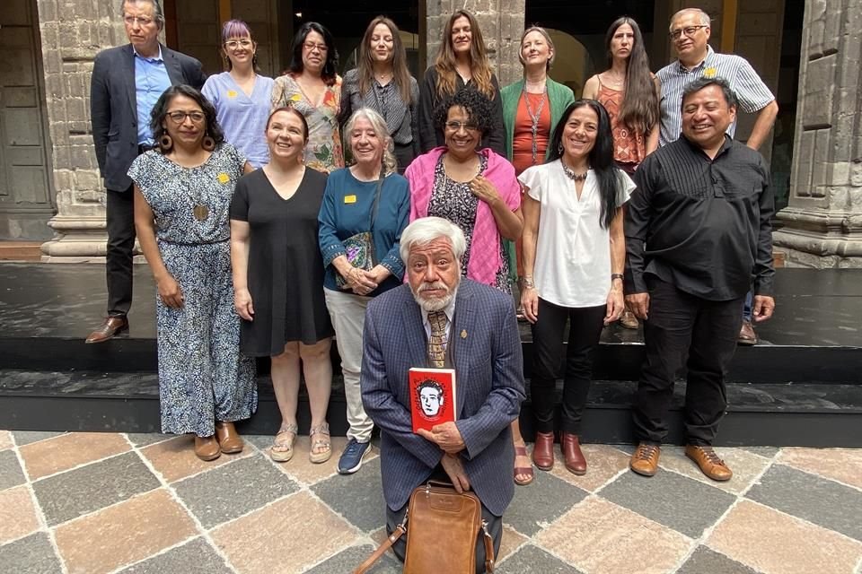 Poetas de diversas generaciones se reunieron para honrar a Octavio Paz.