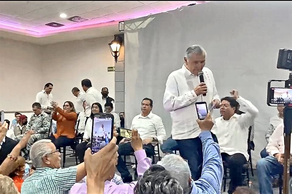 El Secretario de Gobernación participó en mitín en Torreón al que acudió el comandante de la Guardia Nacional y Mario Delgado.