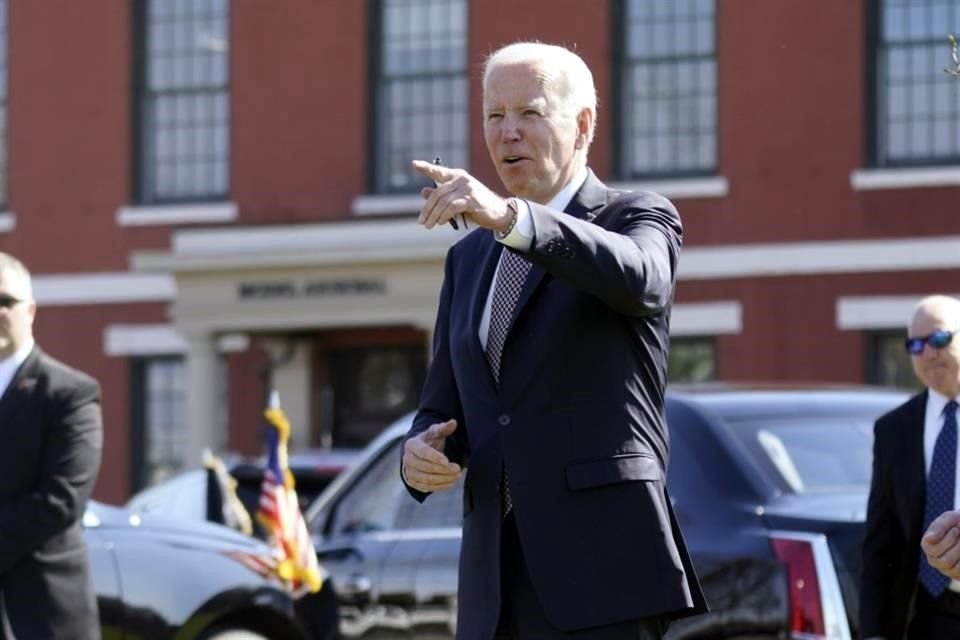 El Presidente Joe Biden calificó de criminal de guerra a su par ruso, Vladimir Putin, por los supuestos asesinatos a civiles al norte de Kiev y pidió se le abra un juicio por esos crímenes.