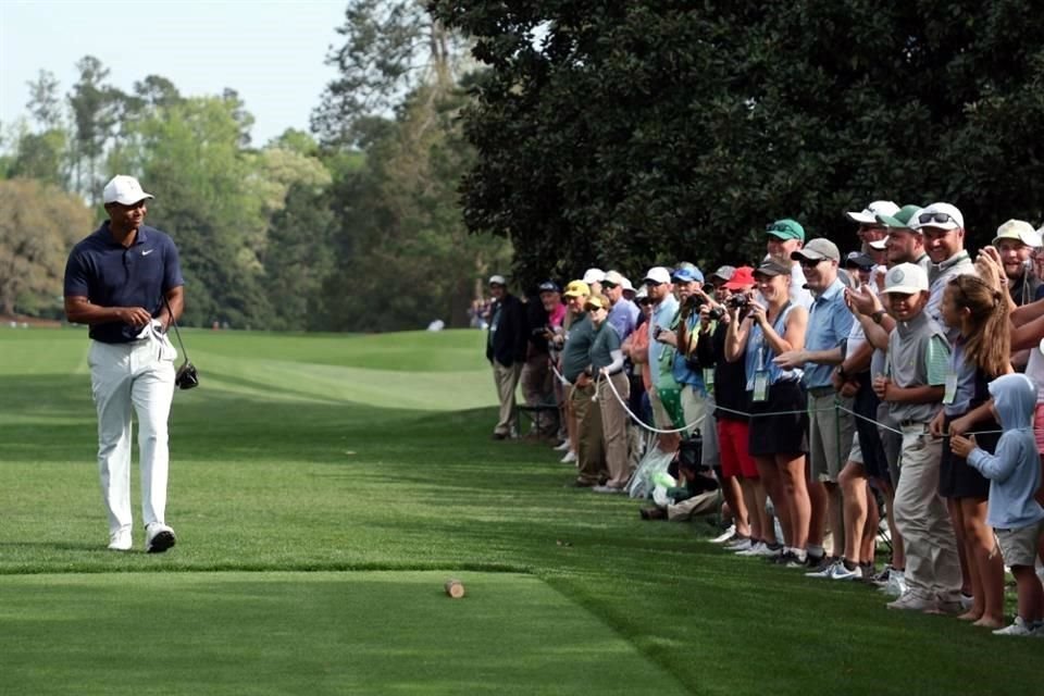 La afición no perdió la oportunidad y vio a Tiger Woods.