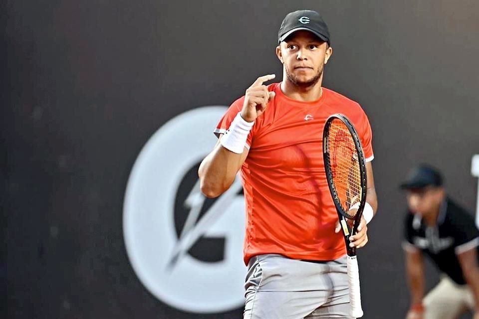 Jay Clarke se impuso a Bernard Tomic con parciales de 6-4, 6-7(3), 6-3.