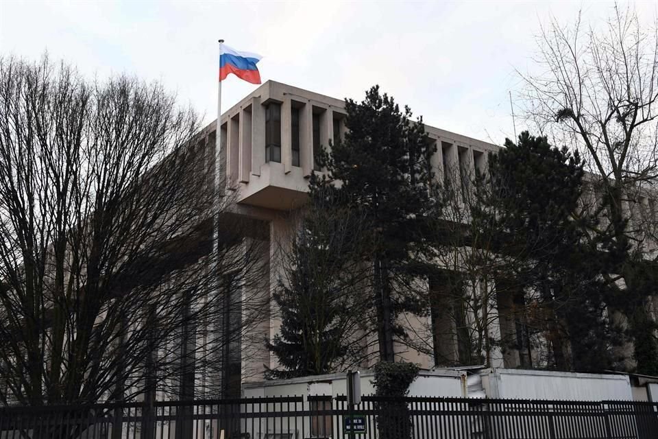 Vista exterior de la Embajada de Rusia en París.