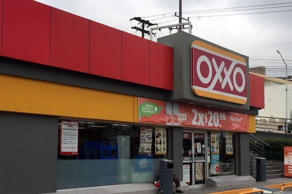 El pasado 27 de febrero, Femsa,  quien es propietario de Oxxo, anunció que solicitará una licencia bancaria ante la Comisión Nacional Bancaria y de Valores.