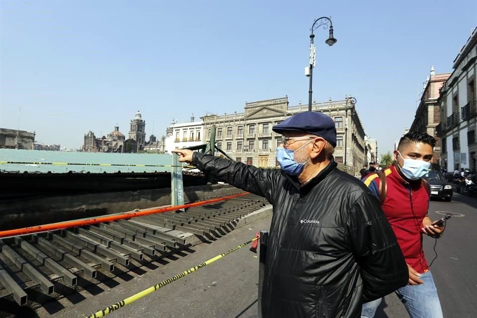 El arqueólogo Eduardo Matos Moctezuma durante un recorrido en la zona.