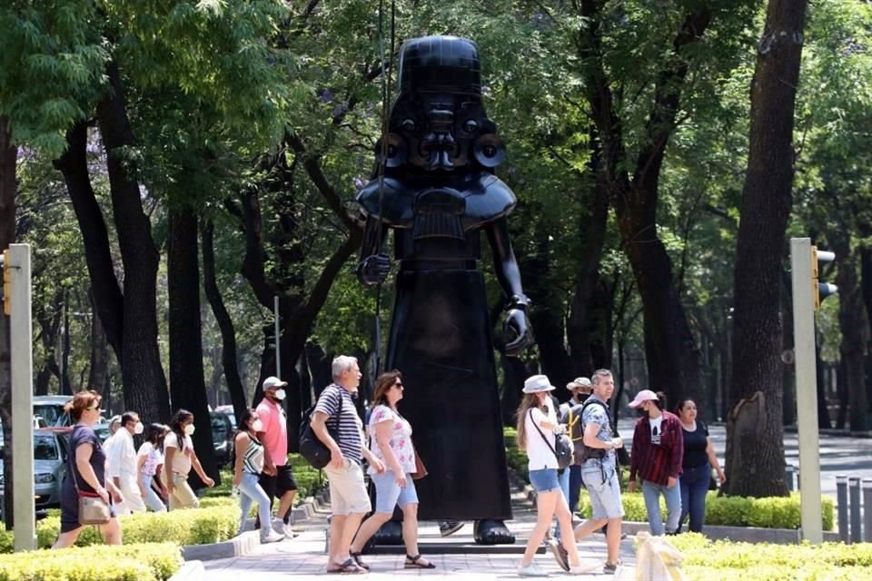 Cocijo, deidad zapoteca de la lluvia en Paseo de la Reforma. La pieza tiene una altura de 5 metros.
