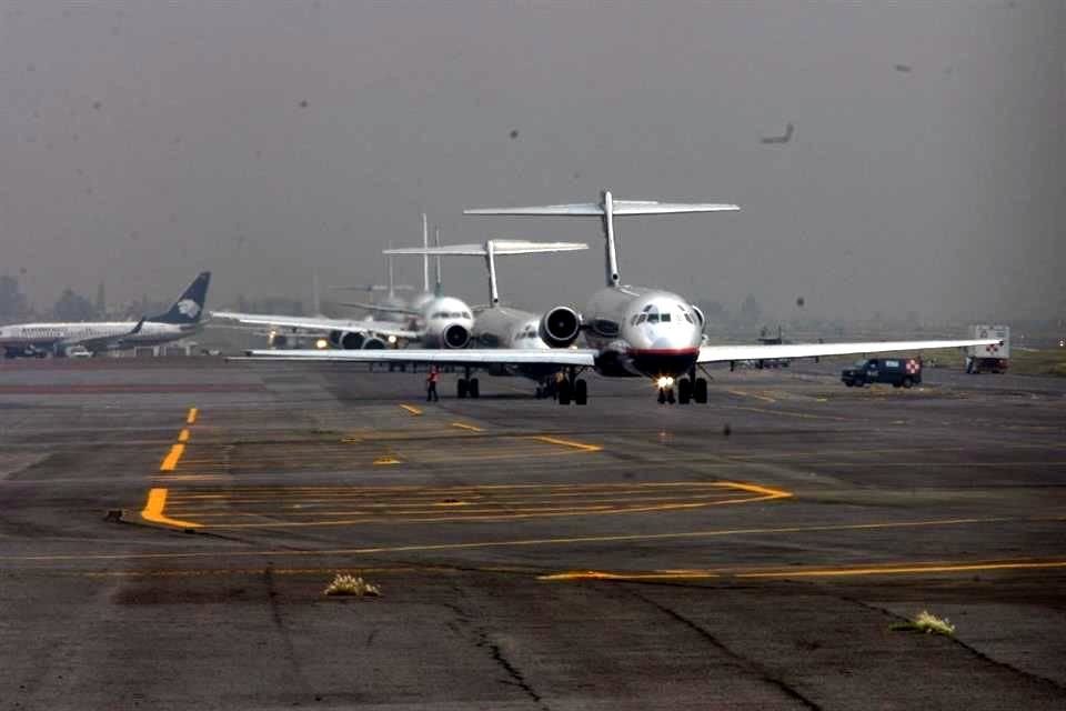 Solo con una política aeronáutica de largo plazo, dicen expertos, se pueden tomar decisiones consensuadas sobre el desarrollo de la infraestructura aeroportuaria, la formación del nuevo personal técnico, las políticas de promoción turística del País. 