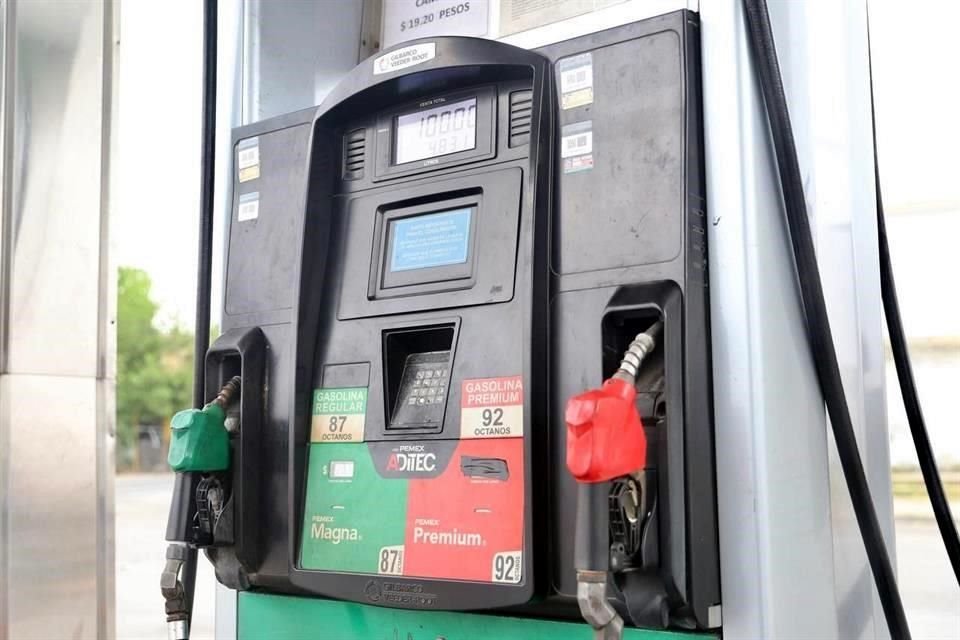 El Presidente AMLO se ha comprometido a usar los ingresos extraordinarios de exportación por los precios más altos del crudo para evitar que los precios de la gasolina se disparen.