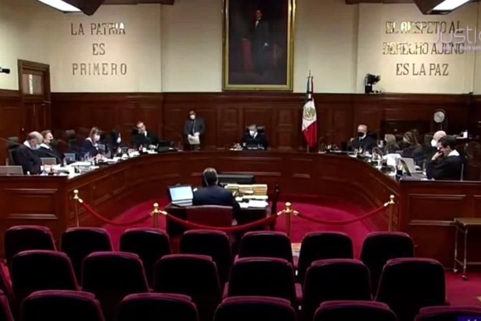 Corte dejó con vida iniciativa eléctrica que favorece a CFE sobre privadas, luego de no alcanzar votos necesarios para anular aspectos centrales de reforma a la ley.