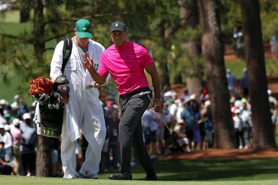 Tiger Woods durante su primer recorrido en el Masters de Augusta.