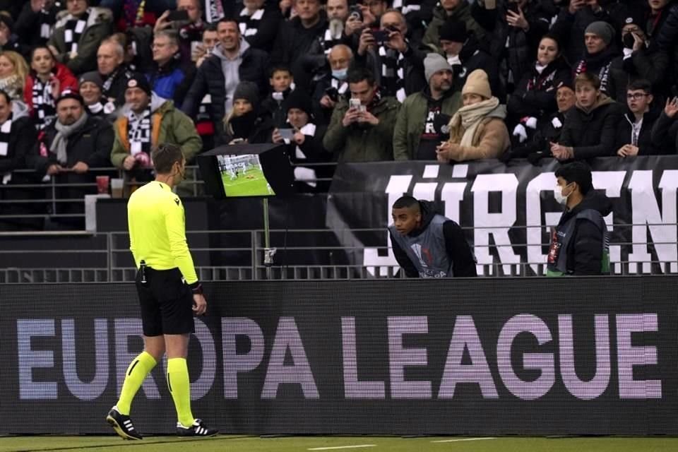 El VAR anuló un penal en contra del Barcelona.