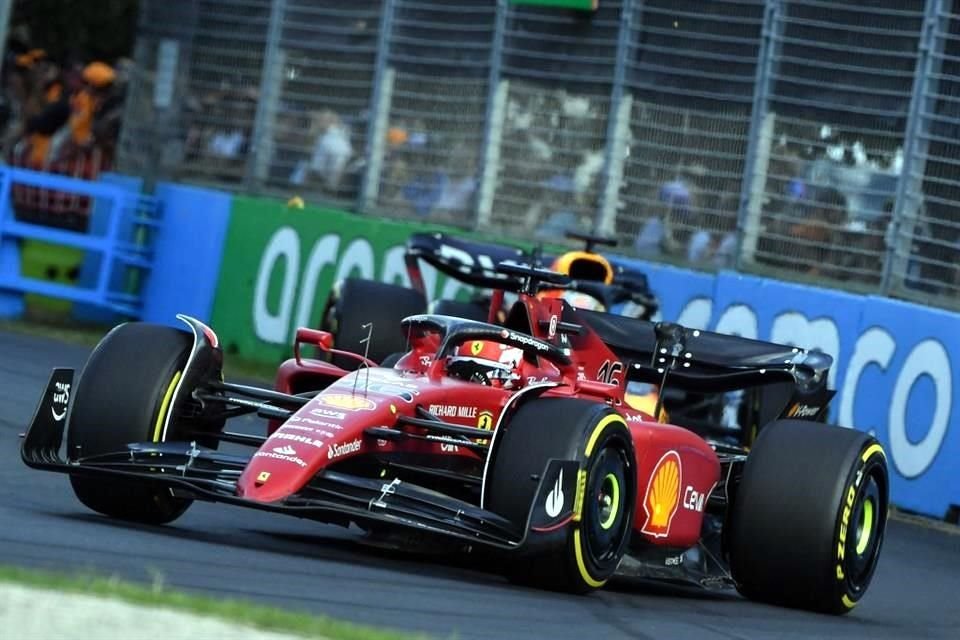Charles Leclerc vive un gran momento con Ferrari.
