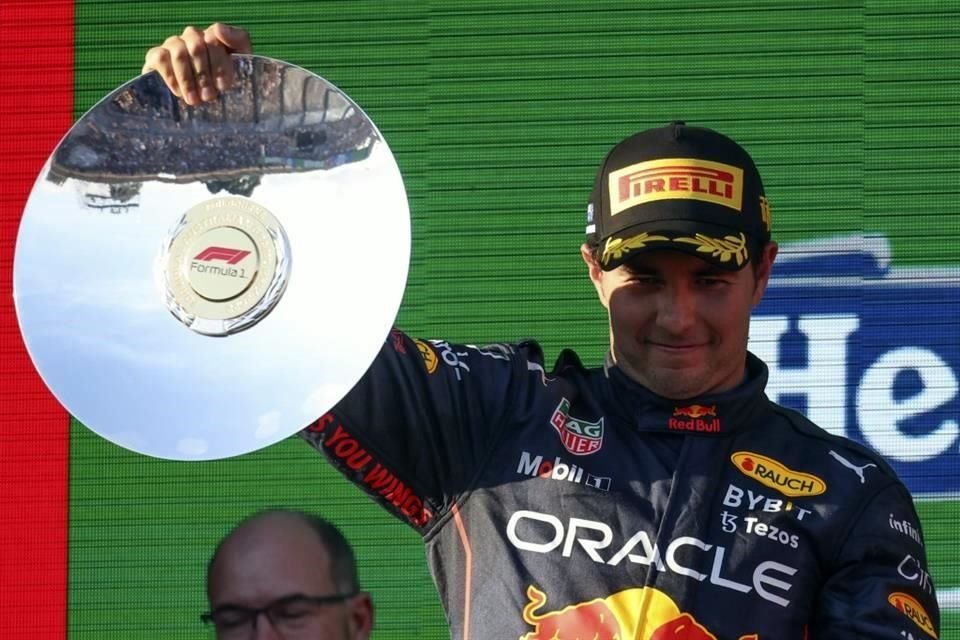 Sergio Pérez hizo una gran carrera y conquistó su primer podio de la presente campaña.