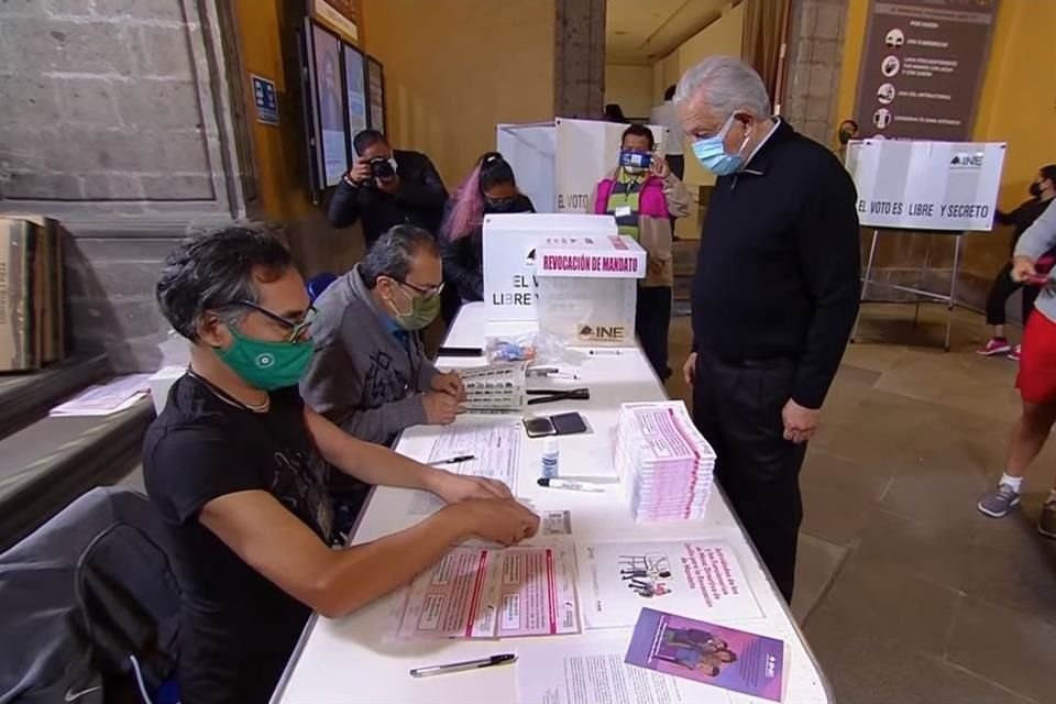 El Presidente acude a votar.