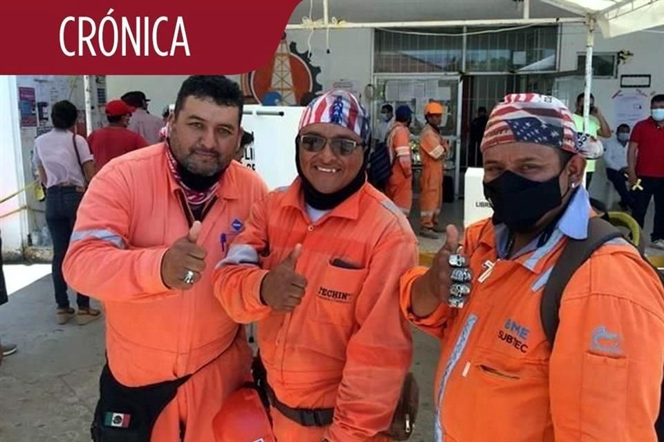 Obreros de la refinería de  Dos Bocas votaron en la revocación de mandato.