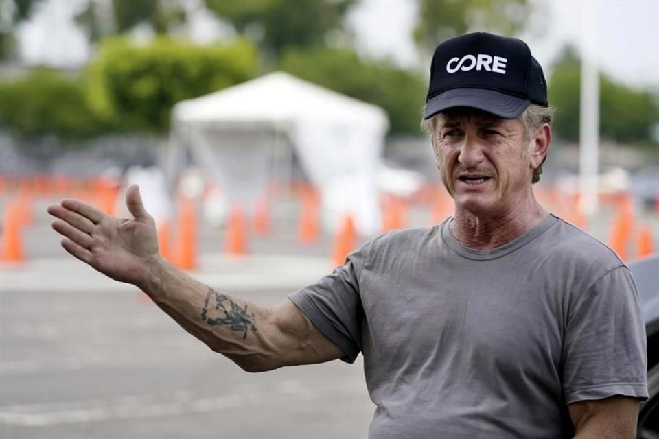 Sean Penn reconoció que, en cierto momento, pensó en tomar las armas contra Rusia, uniéndose a las filas de la resistencia de Ucrania.