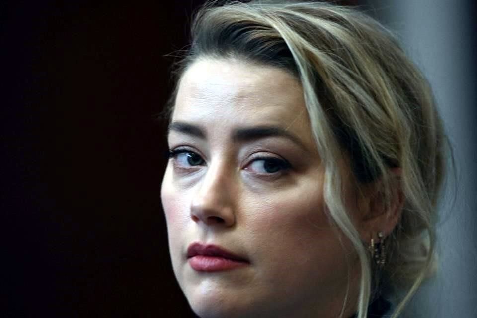 Los abogados de Amber Heard contraatacaron en el juicio entre ella y Johnny Depp: aseguran que él la agredió sexualmente durante tres días.