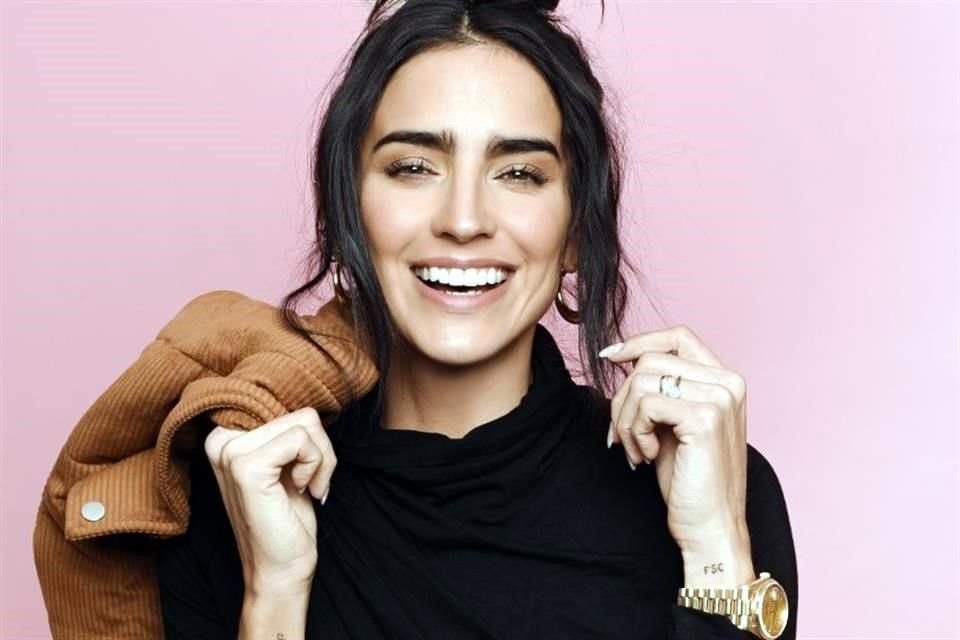 La productora de Salma Hayek, Ventanarosa, arrancó este martes en la CDMX el rodaje de la cinta de comedia 'Quiero Tu Vida', para ViX+. Bárbara de Regil (en foto), forma parte del reparto.