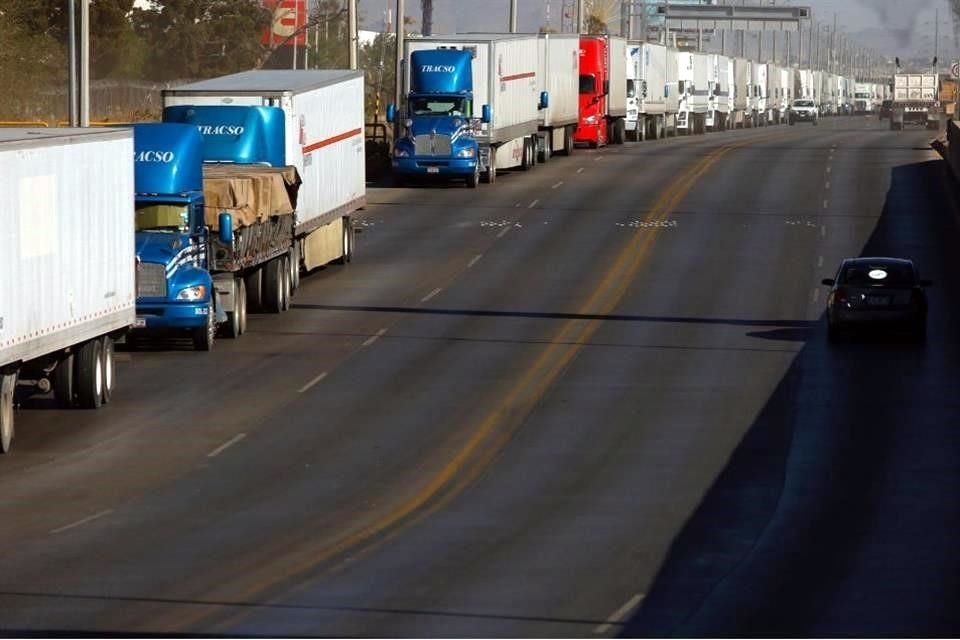 Los transportistas cumplen casi un día de bloqueo.