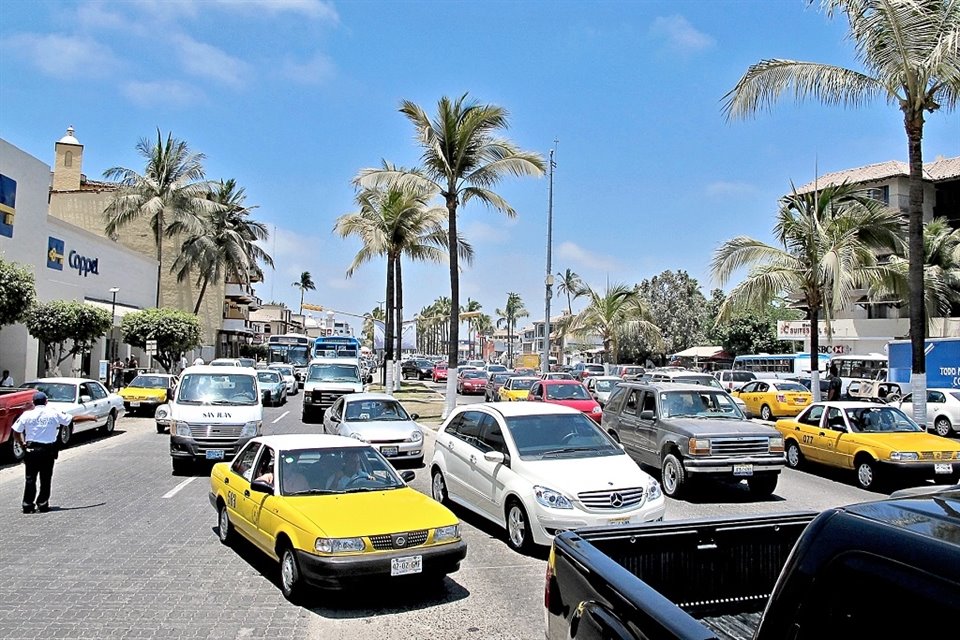 Vialidades colapsadas en Puerto Vallarta.