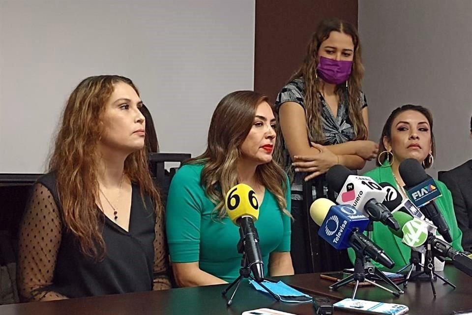 Mara Andrea Guzmán López, Georgina Argüeyo y Vania Carranza.