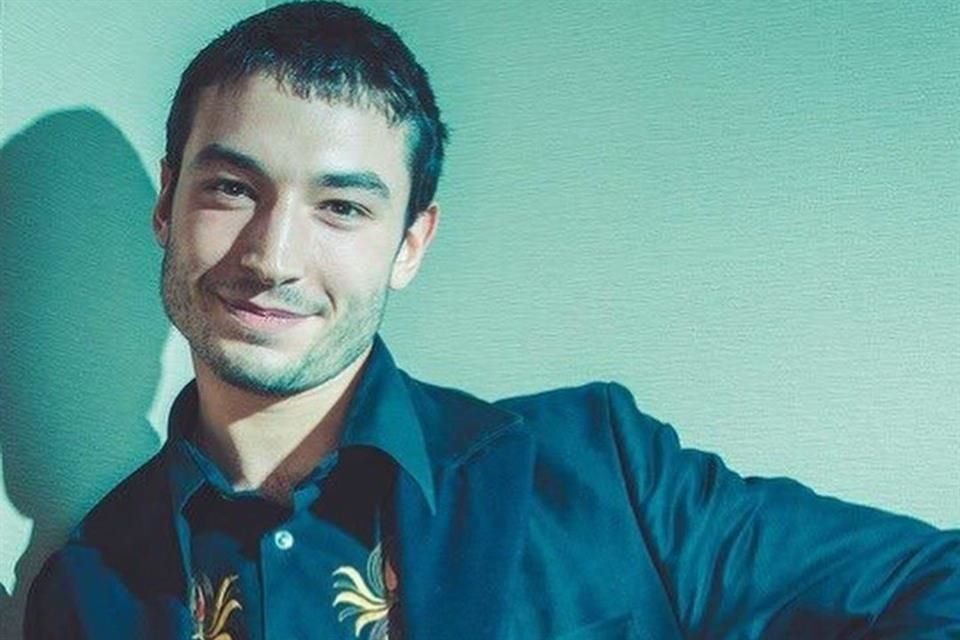 Una pareja de Hawái retiró la orden de restricción contra Ezra Miller tras agresión del actor; evitan dar motivos sobre la desestimación.