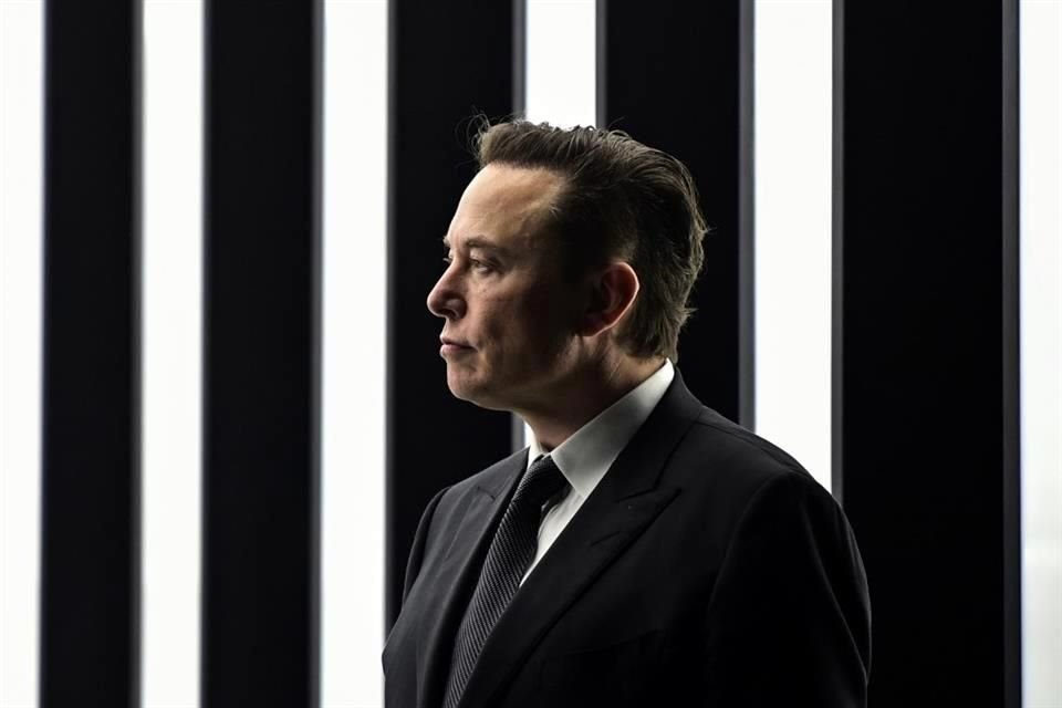 Elon Musk, CEO de Tesla, lanzó una oferta hostil por Twitter.