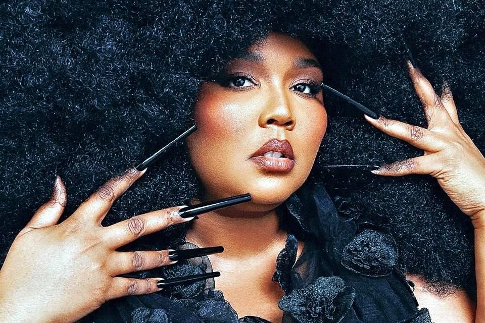 Invita Lizzo, estrella estadounidense de pop, a subir el ánimo con 'About Damn Time'.