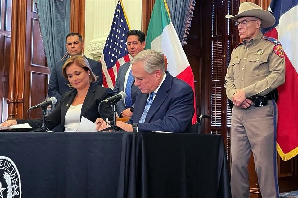 El Gobernador de Texas, Greg Abbott, firmó ayer un acuerdo de seguridad fronteriza con la Gobernadora de Chihuahua, Maru Campos, en Austin, Texas.