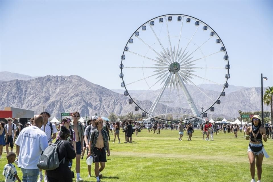 Miles de personas inundan festival de Coachella de vuelta tras pausa de tres años.