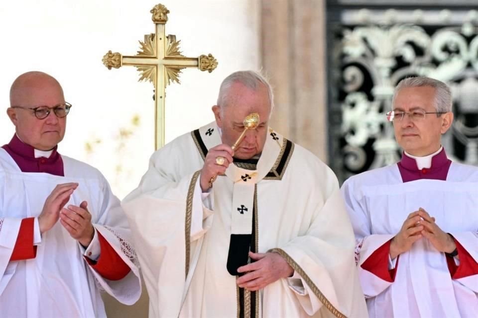 El Papa Francisco durante la misa de Pascua de este domingo.