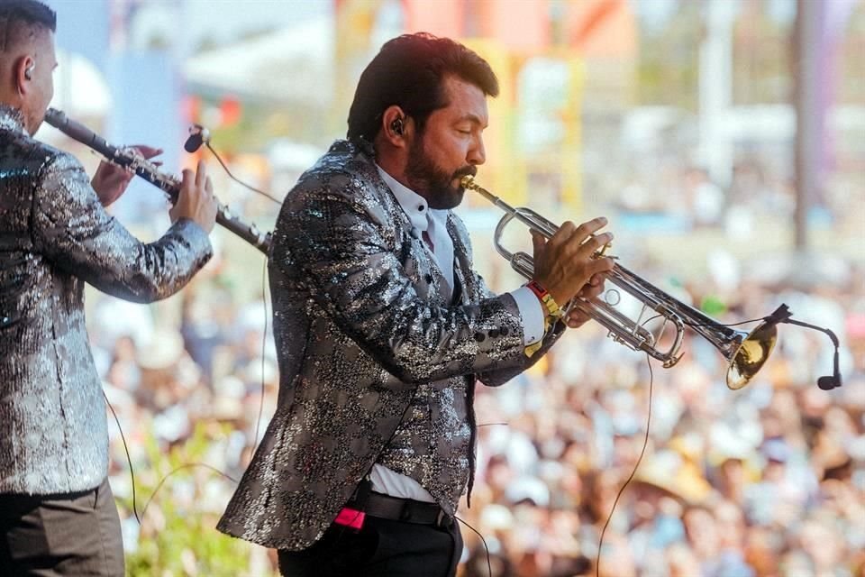 Tras dos años de espera por la pandemia, la Banda MS por fin logró cumplir su sueño de actuar en el festival de Coachella, este domingo.