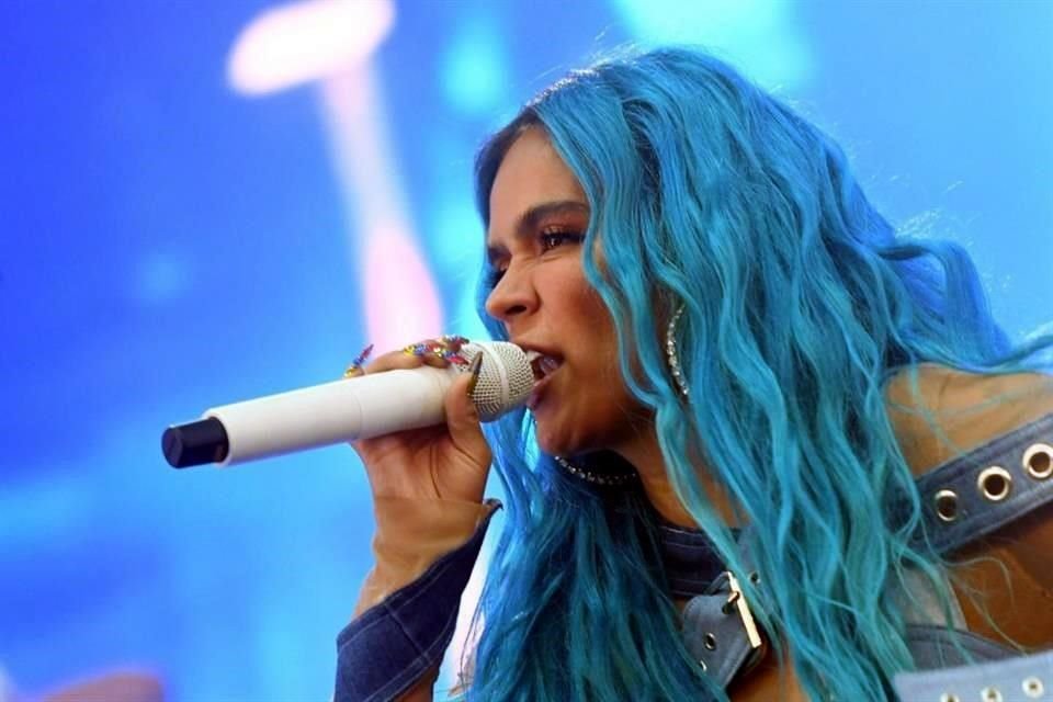 La cantante colombiana Karol G debutó en Coachella con un show muy latino, donde homenajeó a Celia Cruz, Ricky Martin y Selena.