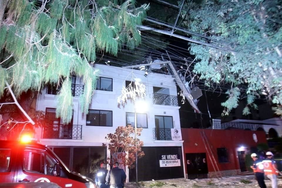Una explosión por acumulación de gas en un edificio de Colonia Narvarte Poniente, en Benito Juárez, dejó al menos 4 personas lesionadas.