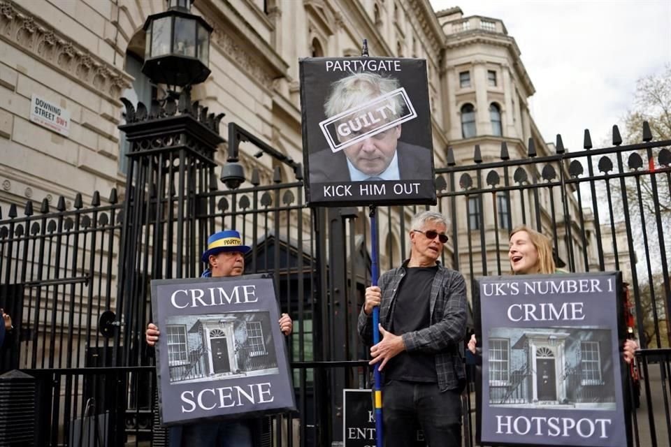 El Premier Boris Johnson pidió una disculpa pública 'de todo corazón' a los británicos por asistir a una fiesta en Downing Street durante el confinamiento de Covid-19.