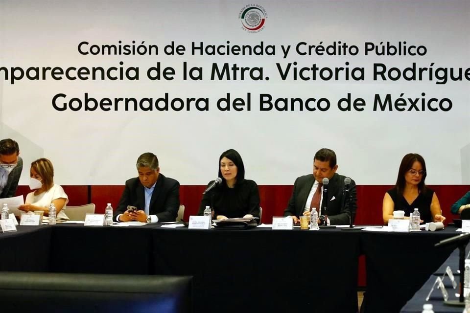 La Gobernadora del Banco de México, Victoria Rodríguez Ceja, compareció ante senadores de la Comisión de Hacienda.
