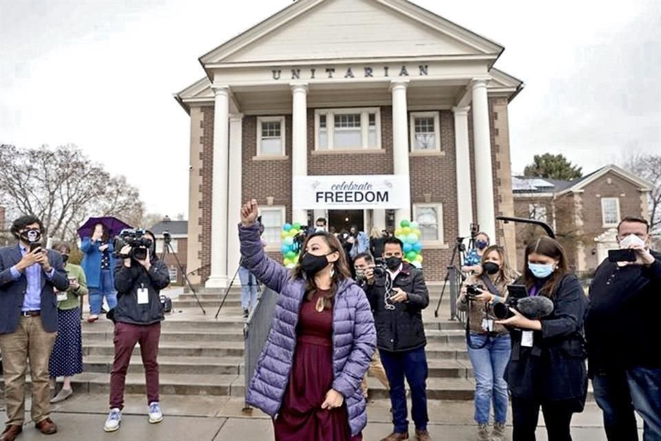 Después de 3 años refugiada en una iglesia que le dio santuario, la migrante Vicky Chávez recibió un permiso para quedarse en EU por un año.