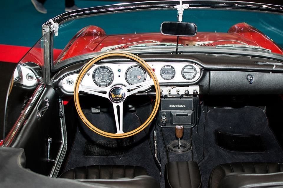 Este auto pesaba en conjunto 715 kilogramos.