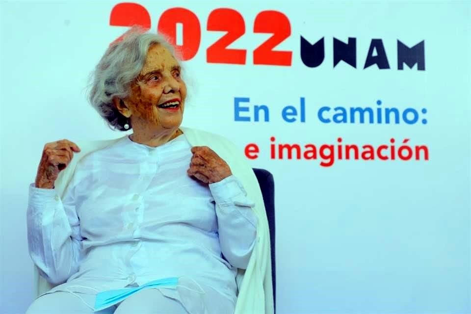 'Estamos viviendo momentos privilegiados, que van a ser posiblemente los últimos que yo viva, porque ya tengo 90 años', reflexionó la escritora.