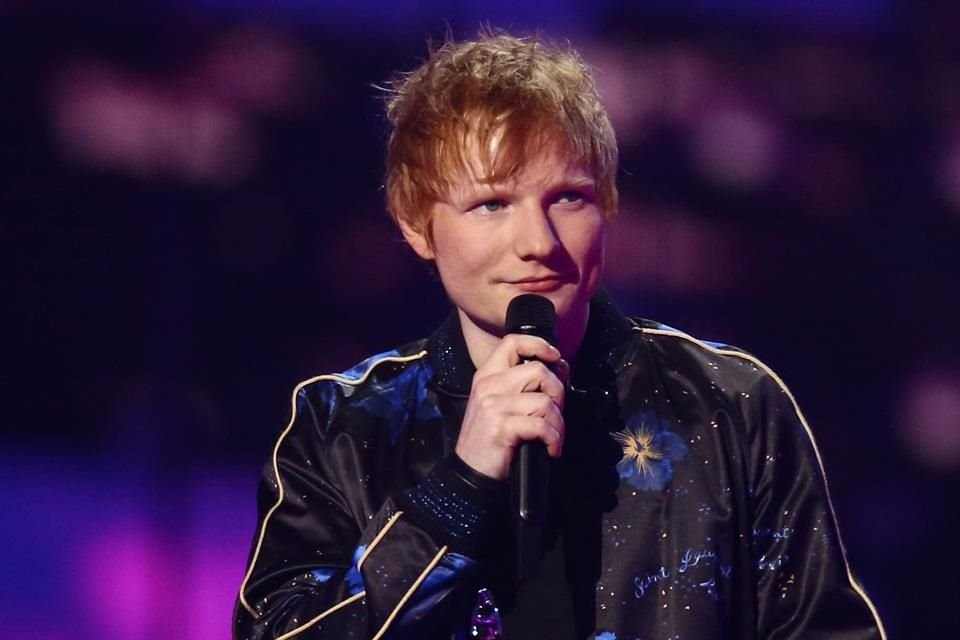 Ed Sheeran filmó el video músical de '2step' en Ucrania, días antes de la Guerra y reveló que donará las regalías de esa canción para los ucranianos.