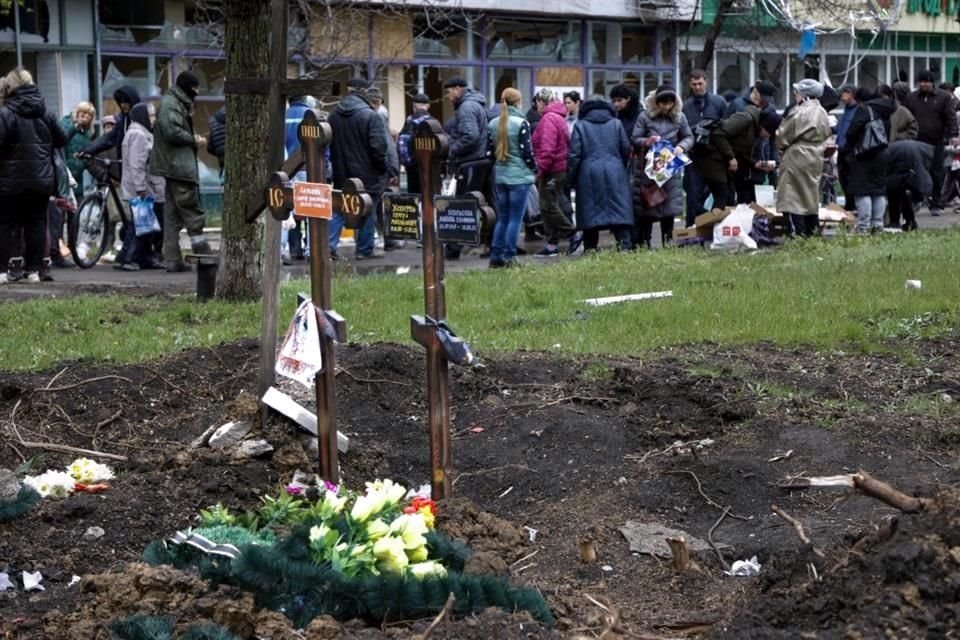 Ucrania intentó este sábado evacuar a los últimos civiles en Mariúpol, mientras acusan a Rusia de volver a atacar la planta siderúrgica, en donde se encuentran civiles y soldados ucranianos.