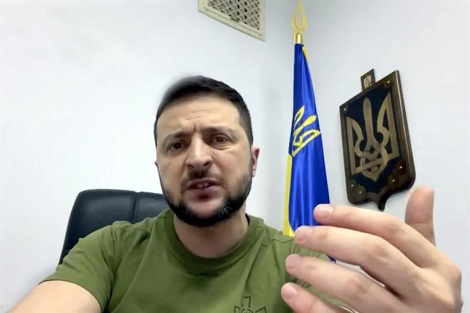 El Presidente Volodymyr Zelensky celebró el envío de armas por parte de Occidente a Ucrania, que dijo sirven para repeler la invasión rusa.