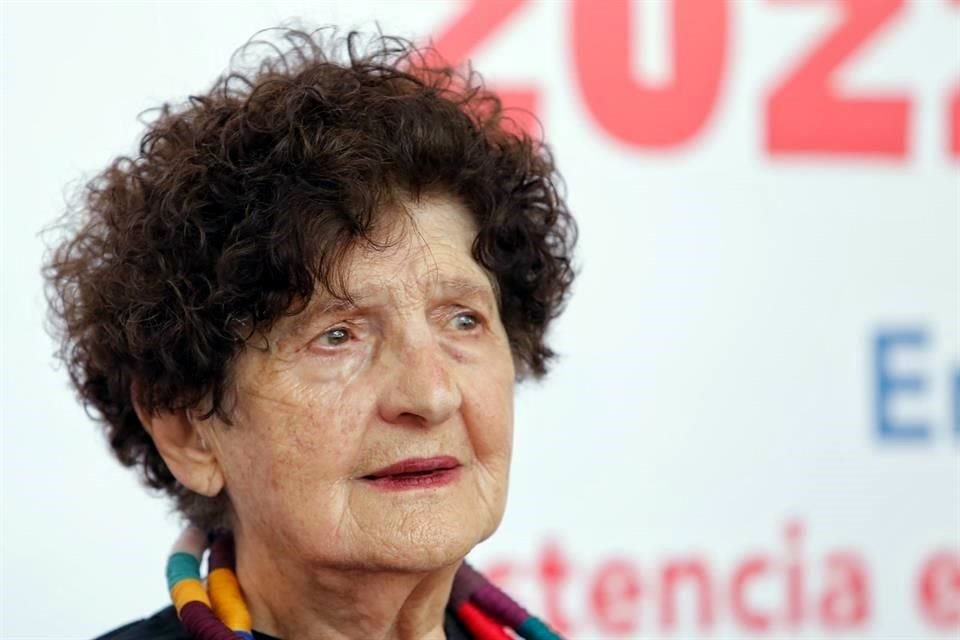 La escritora Margo Glantz participó en foro de la Fiesta del Libro y la Rosa.