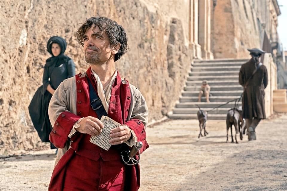 Por primera vez en su carrera, Peter Dinklage se convirtió en el protagonista romántico de un filme, 'Cyrano', que estrena en México.