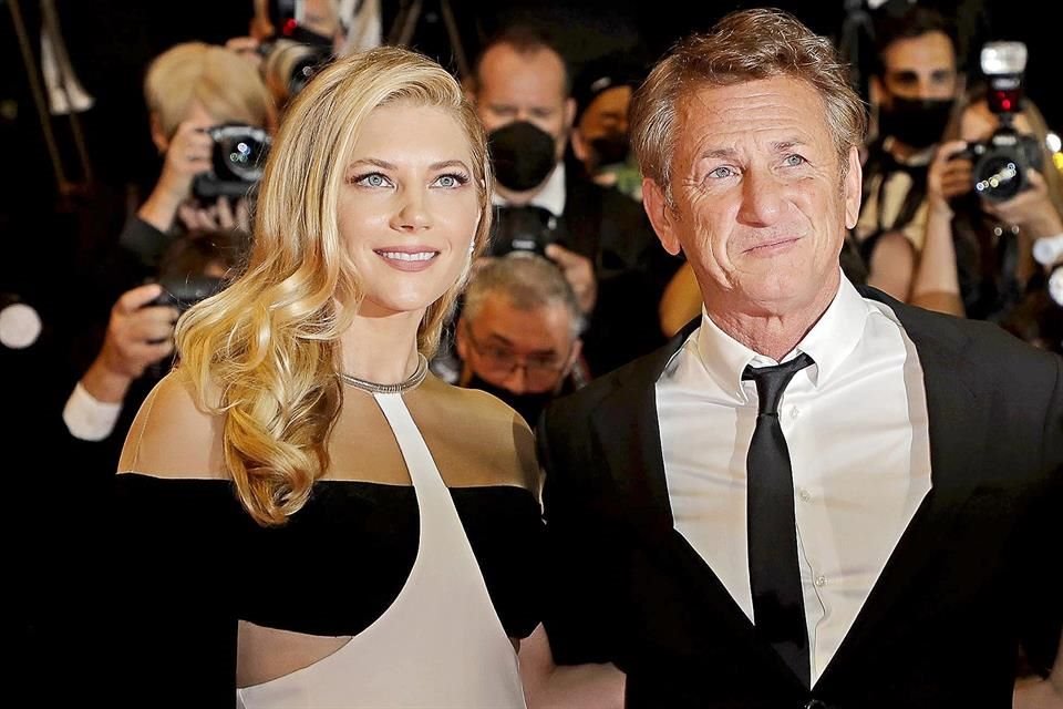 Con Leila George, 31 años menor que él, se casó en una videollamada debido a la pandemia. Estuvieron juntos 15 meses.