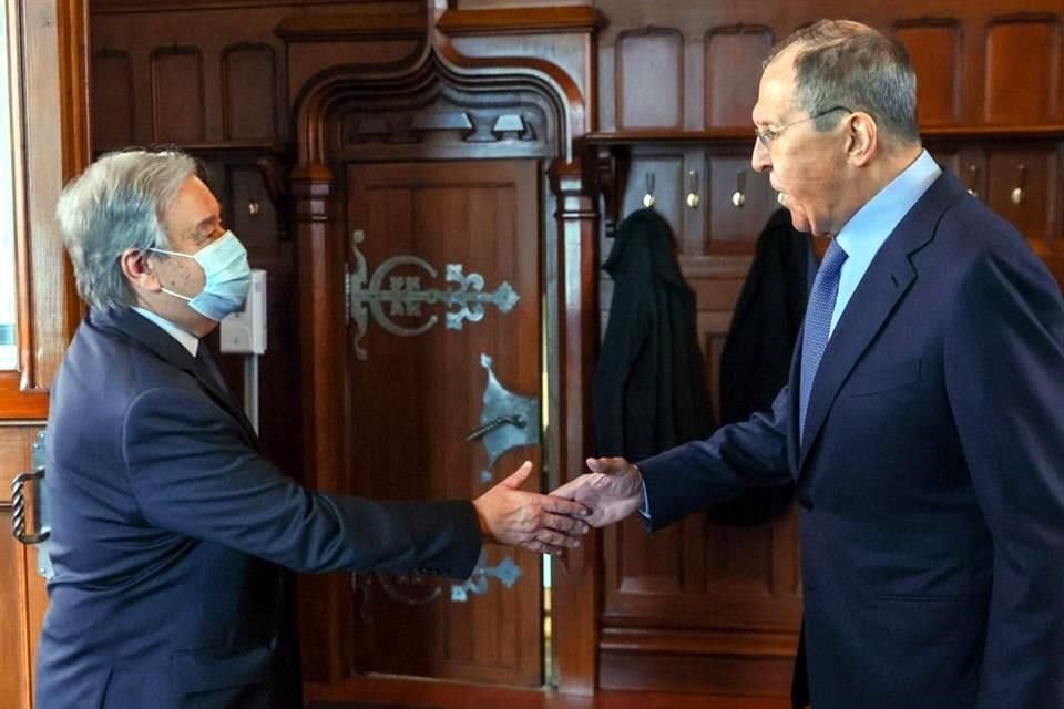 El Jefe de la ONU, Antonio Guterres, durante su reunión con el Canciller ruso, Serguéi Lavrov, en Moscú.