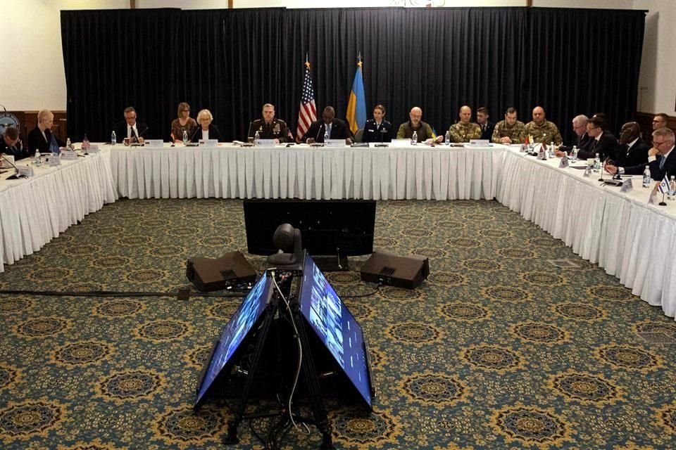 Vista de la reunión en Ramstein, Alemania, convocada por EU para suministrar armas a Ucrania.