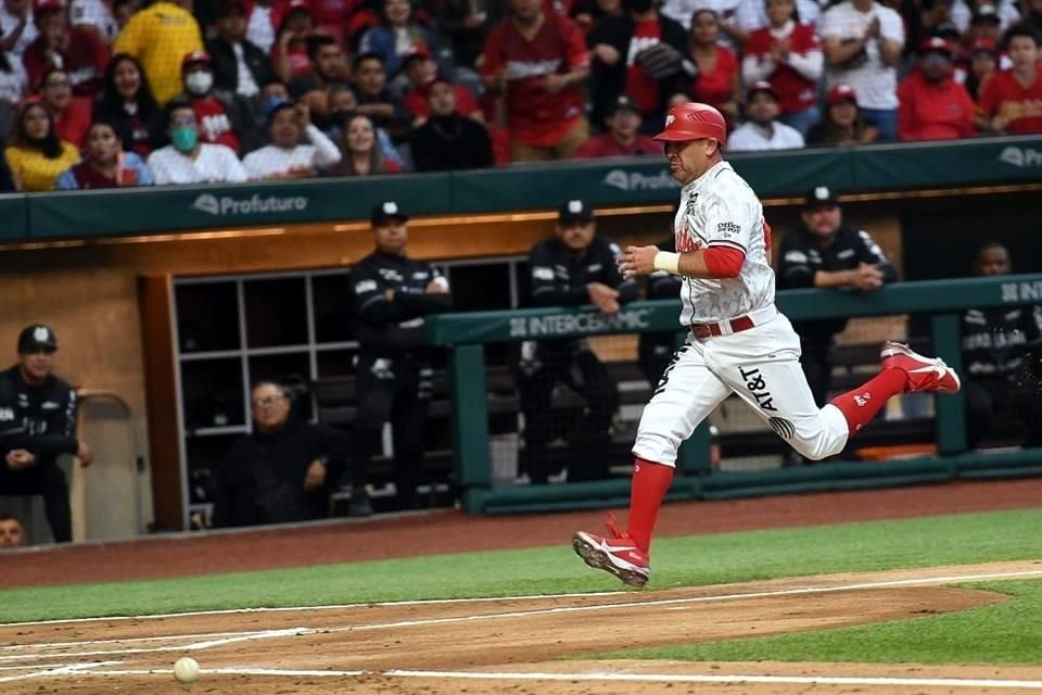 Iván Terrazas anotó la primera carrera del partido.